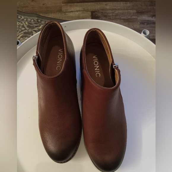 Vionic Jolene Leather Ankle Bootie size 6.5 Brown with Black toe and heel. FF208 - Picture 6 of 8